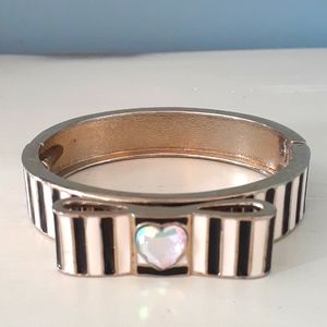 Betsey Johnson striped Enamel Bow Bracelet with crystal heart 🍀